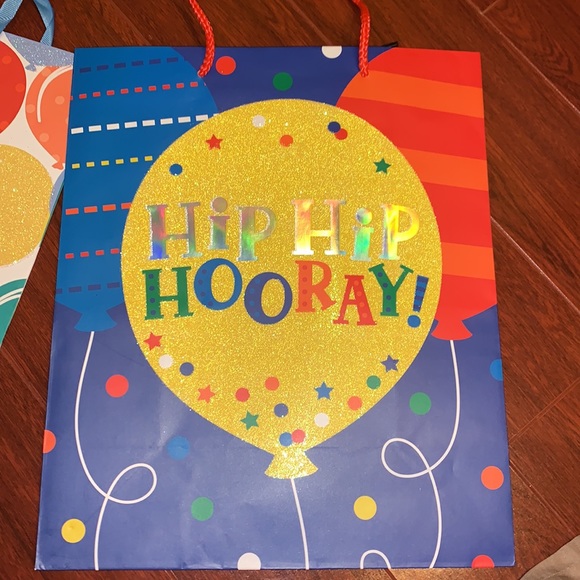 3 birthday gift bags/ happy birthday tissue paper - Picture 4 of 15